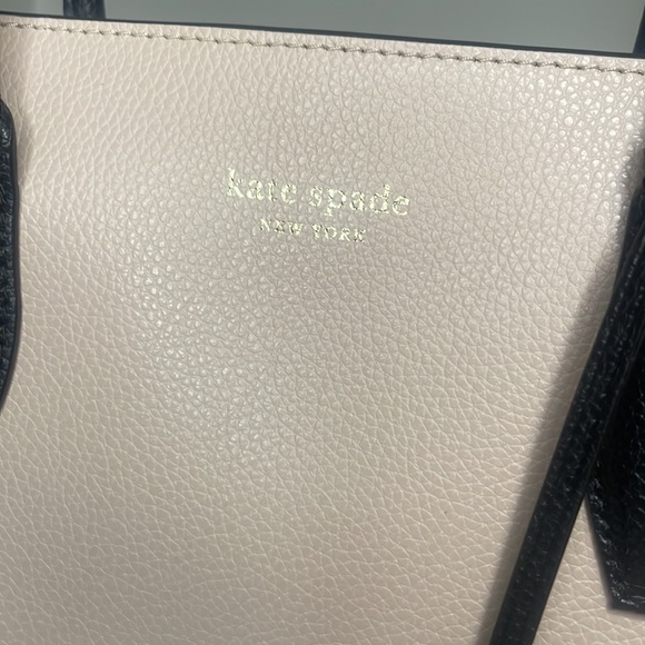 EUC Kate Spade Purse with Crossbody strap - Picture 2 of 11